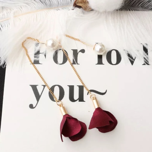 Pawsitively Posh Jewelry - {EMMIE} flower petal pearl dangle linear earrings